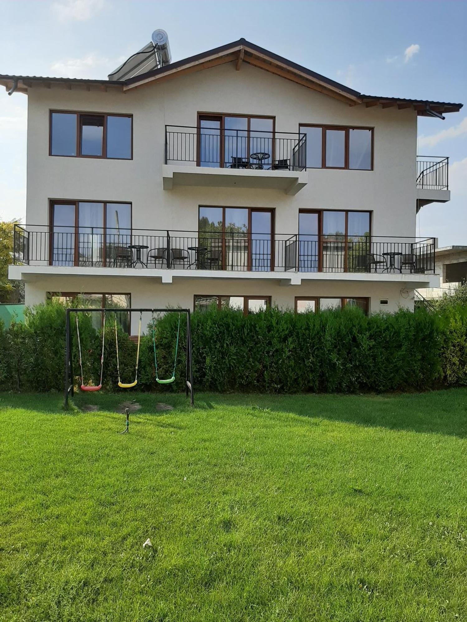 فندق Casa Orhideea كوستِنيست المظهر الخارجي الصورة